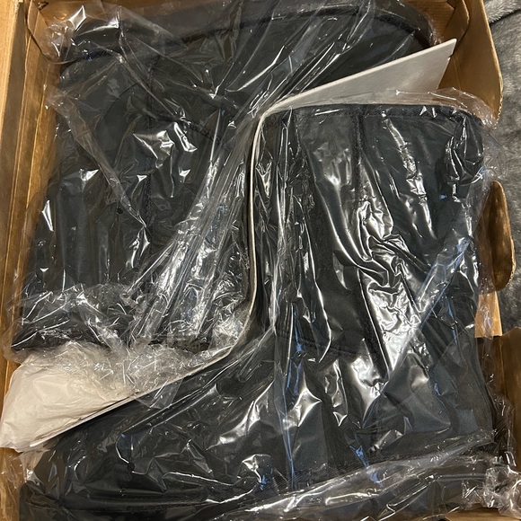 UGG Australia Classic Short Men’s Boots - Picture 5 of 6